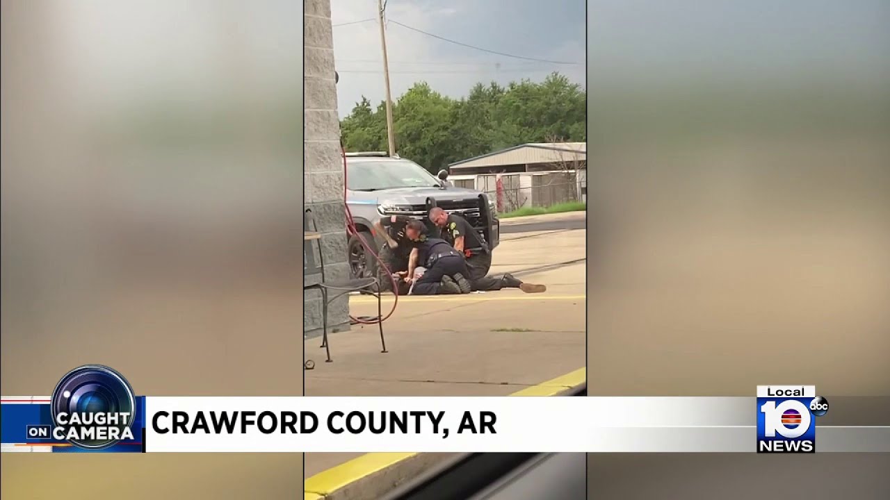 3 Arkansas officers suspended after video captures beating - YouTube