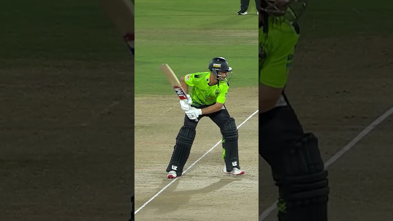 𝐀𝐦𝐢𝐫 𝐭𝐨 𝐑𝐚𝐰𝐚𝐥𝐩𝐢𝐧𝐝𝐢𝐳' 𝐫𝐞𝐬𝐜𝐮𝐞 👏🏼Farooq departs after fiery knock🔥#HBLPSL11 #NewEra #LQvRP MZB1K