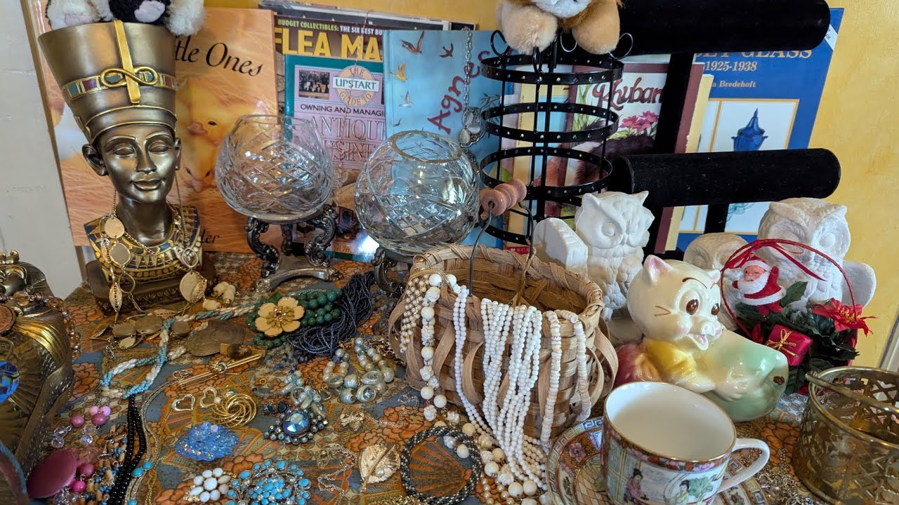 I Went To A Local Church Sale ! Eclectic Finds From King Tut to Rose Medallion To Jewelry 