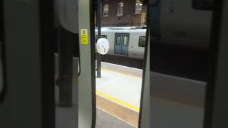 Closing class 700 Thameslink doors at London KIngs Cross #railwaycontent #thameslink