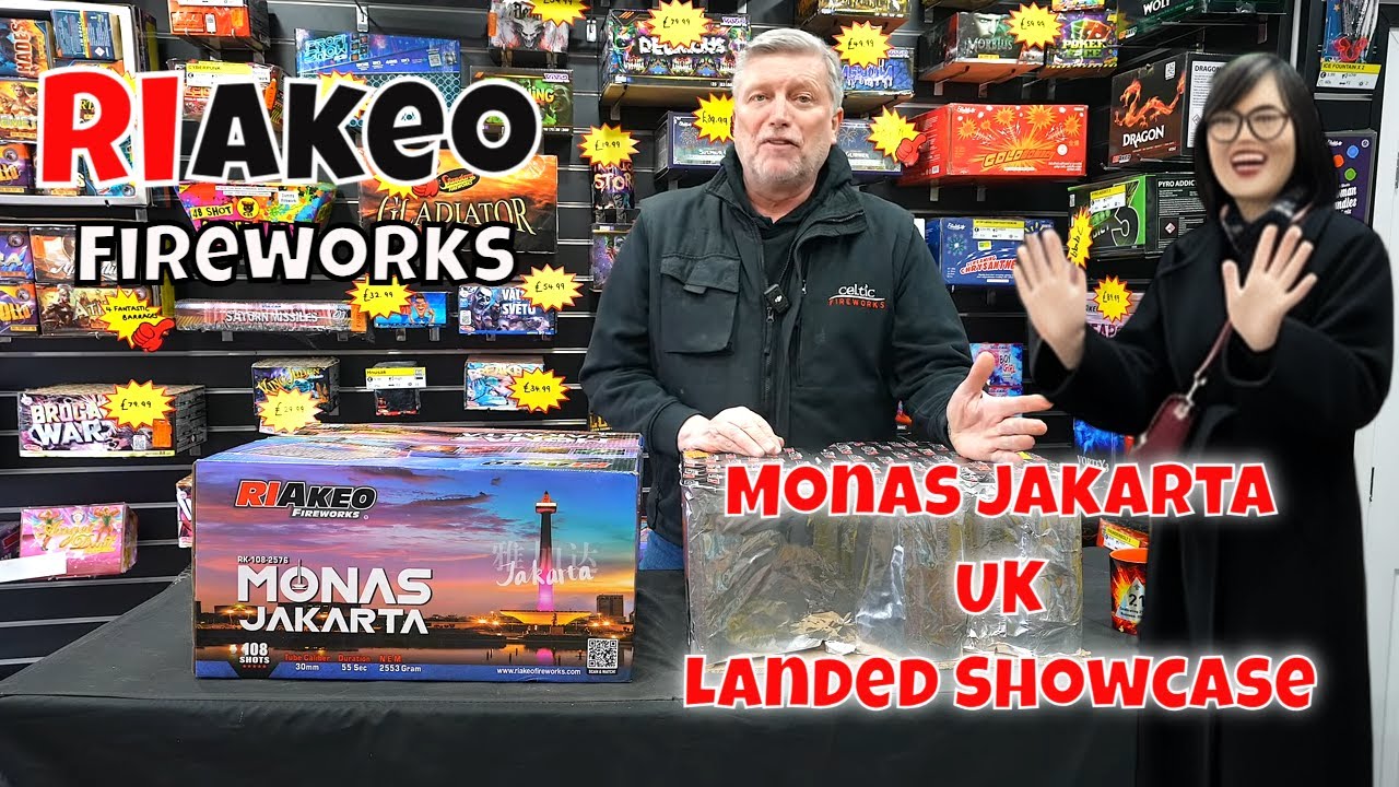 Витрина продукции Riakeo Monas Jakarta крупным планом