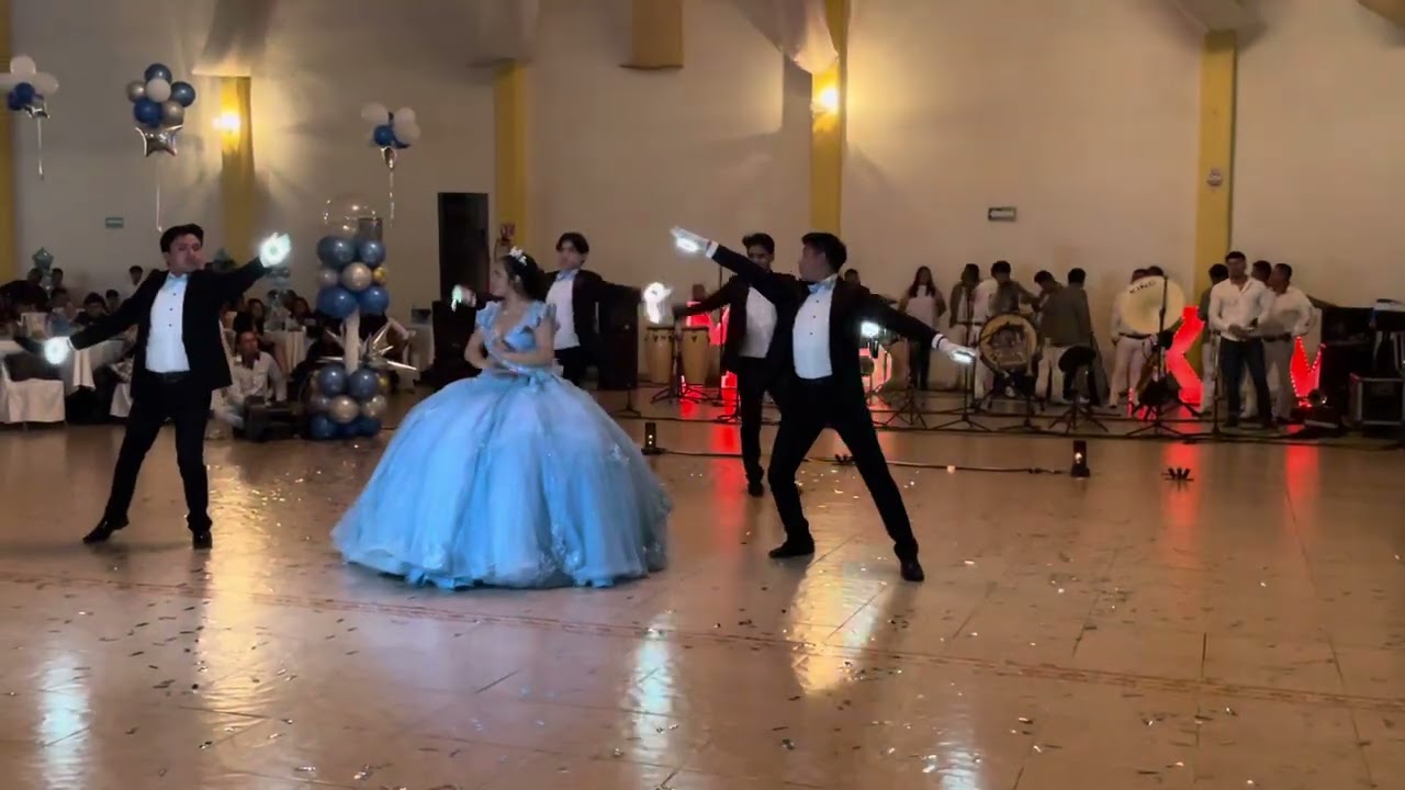 VALS DE XV AÑOS CON LUCES 🤩 golden hour jvke / New Star Valsistico Tlaxcala