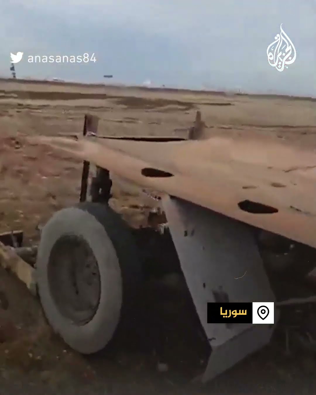 سوريون في إدلب يحولون جرافة زراعية لكاسحة ألغام