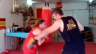 Andreia Treinando SANSHOU (SOCO) ACADEMIA YIM HUNG KUNG FU screenshot 4