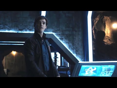 Titans 3x01 Dick And Bruce Argue Batman Family Tree