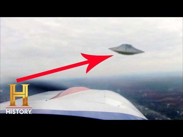 Ancient Aliens: Pilot is SURROUNDED by Flying Saucers and Loses Control (Season 19) class=