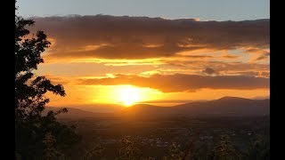 НА ЗАКАТЕ В ИРЛАНДИИ ВИД НА ГОРЫ Sunset in Ireland