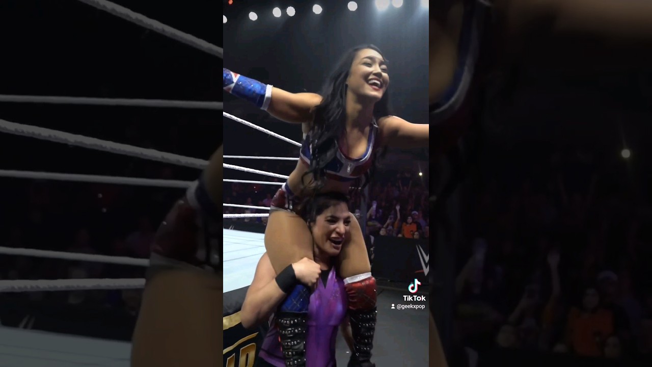 I love it. Roxanne Perez & Raquel Rodriguez having fun at a 