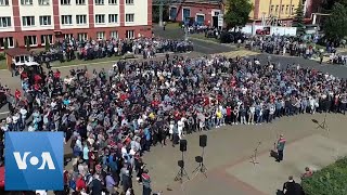 Tractor Plant Workers Rally Against Belarus Leader