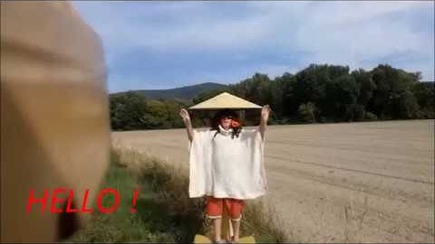Minden felnőtt  viselkedhet  picit  mint a  gyerek !  Én  gyakran ! De nem szégyelem !