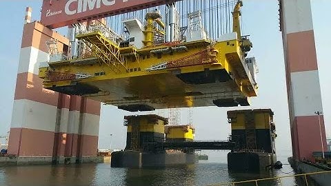 D90 - Frigstad Deepwater Rig Alfa - Mating Ceremony Topside and Lower Hull