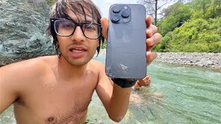 Iphone Tut Gaya  River Mein