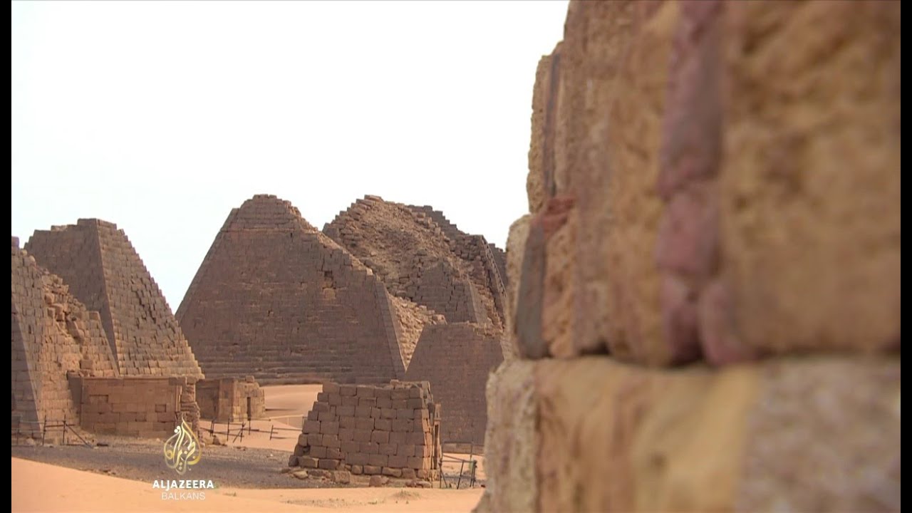 تهدد الفيضانات بتدمير أهرامات السودان