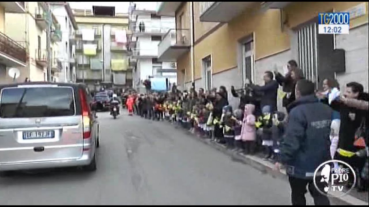 Le spoglie di Padre Pio lasciano San Giovanni Rotondo, dirette verso Roma