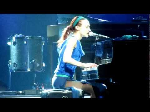 Fiona Apple Live - Get Gone