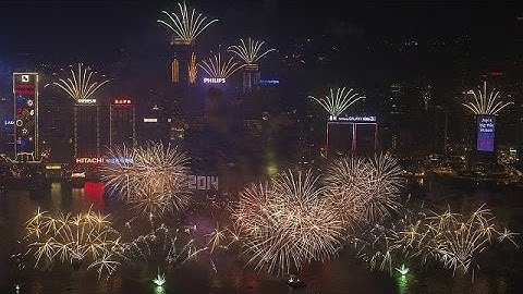 Feuerwerk und Spektakel begrüßen das neue Jahr