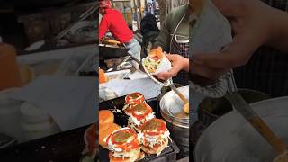 Best Street Style Burger loving thw taste ?? streetfood viral trendingshorts