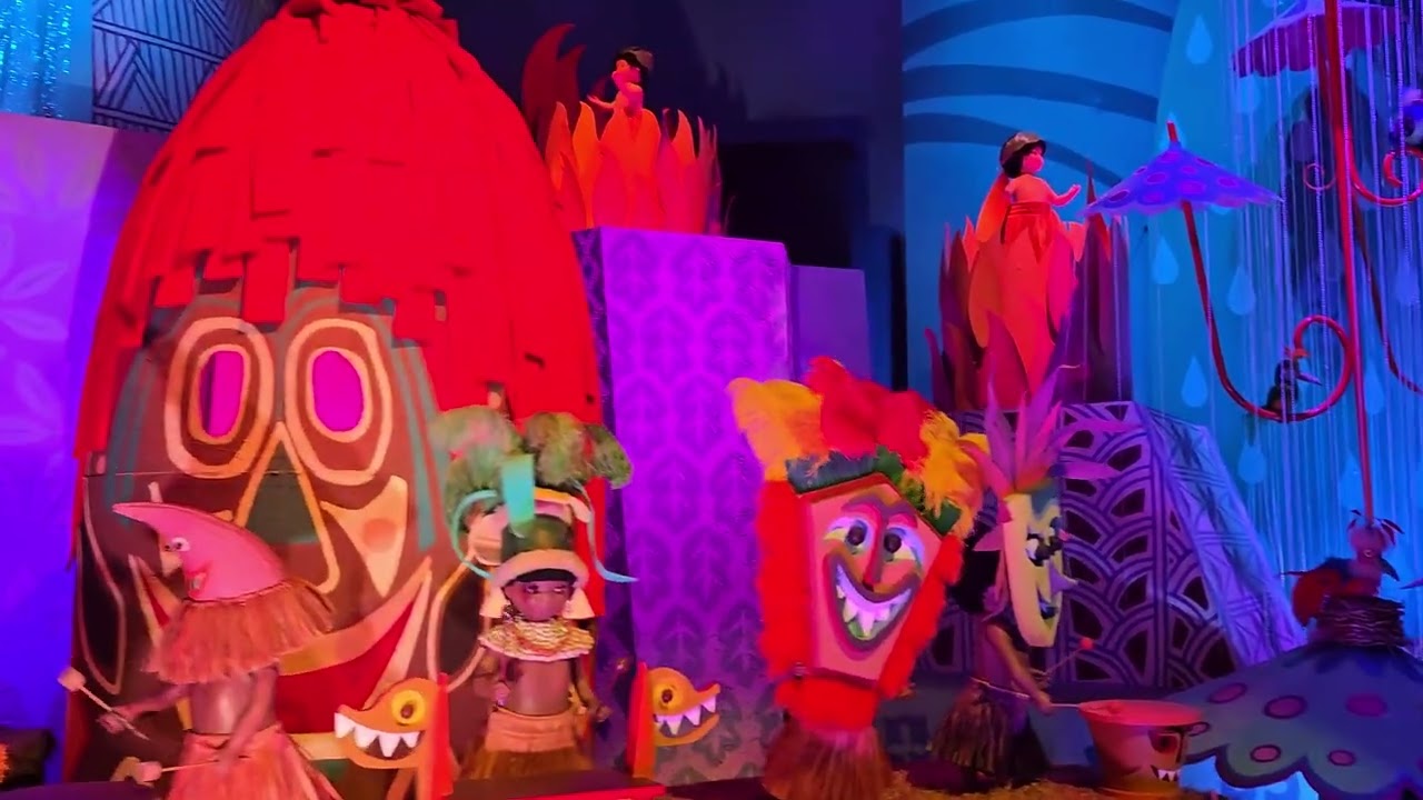 IT'S A SMALL WORLD | DISNEYLAND RESORT |HOLIDAY | FULL RIDE | 2025