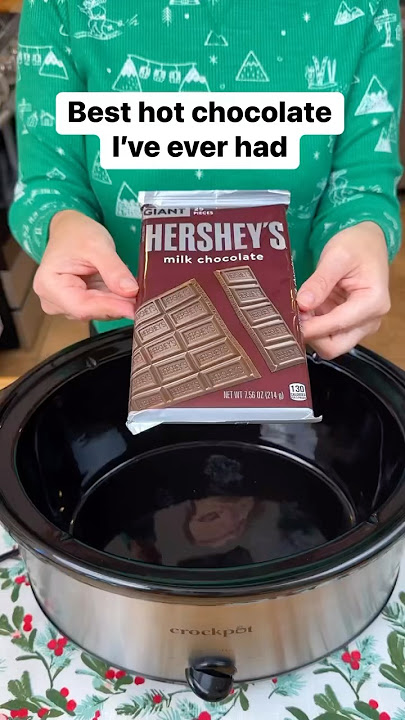Easy crockpot hot chocolate recipe #hotchocolate #crockpot #holidaydrinks #chocolate