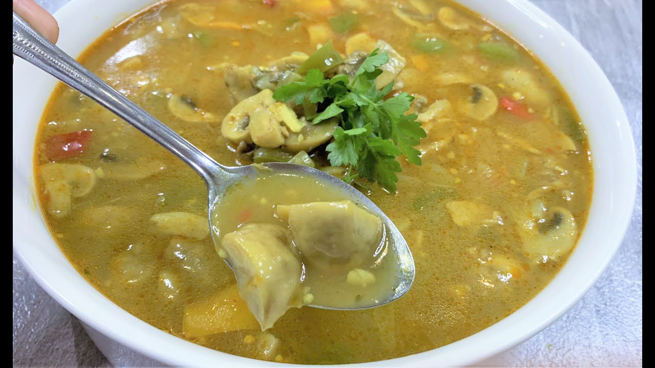 طريقة عمل شوربة الفطر بدون كريمة سريعة ومكونتها سهلة  mushroom soup without cream