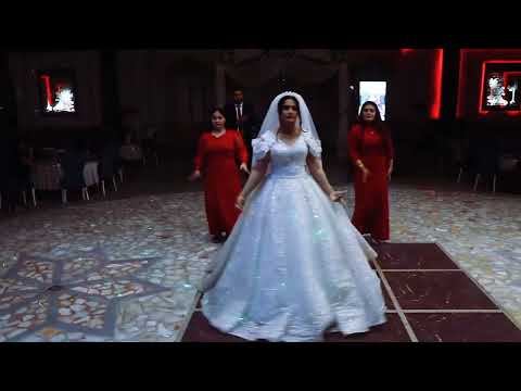 وای عروس چه رقصی کرد با ساقدوشا اهنگ معین زندگی باتو معحشرههه عروس ساقدوش اینستاگرا