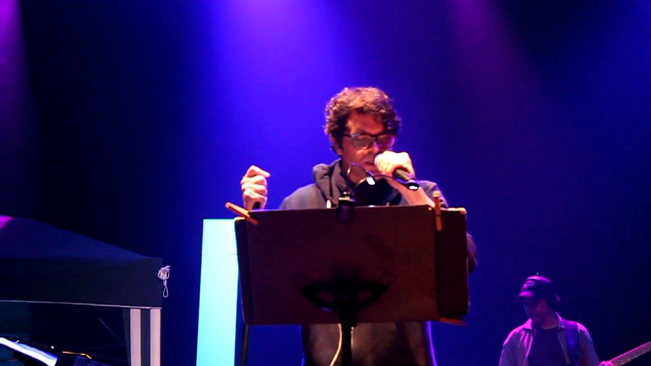 Samuele Bersani tu non mi basti mai (Lucio Dalla) live castel di sangro '12 .MOV