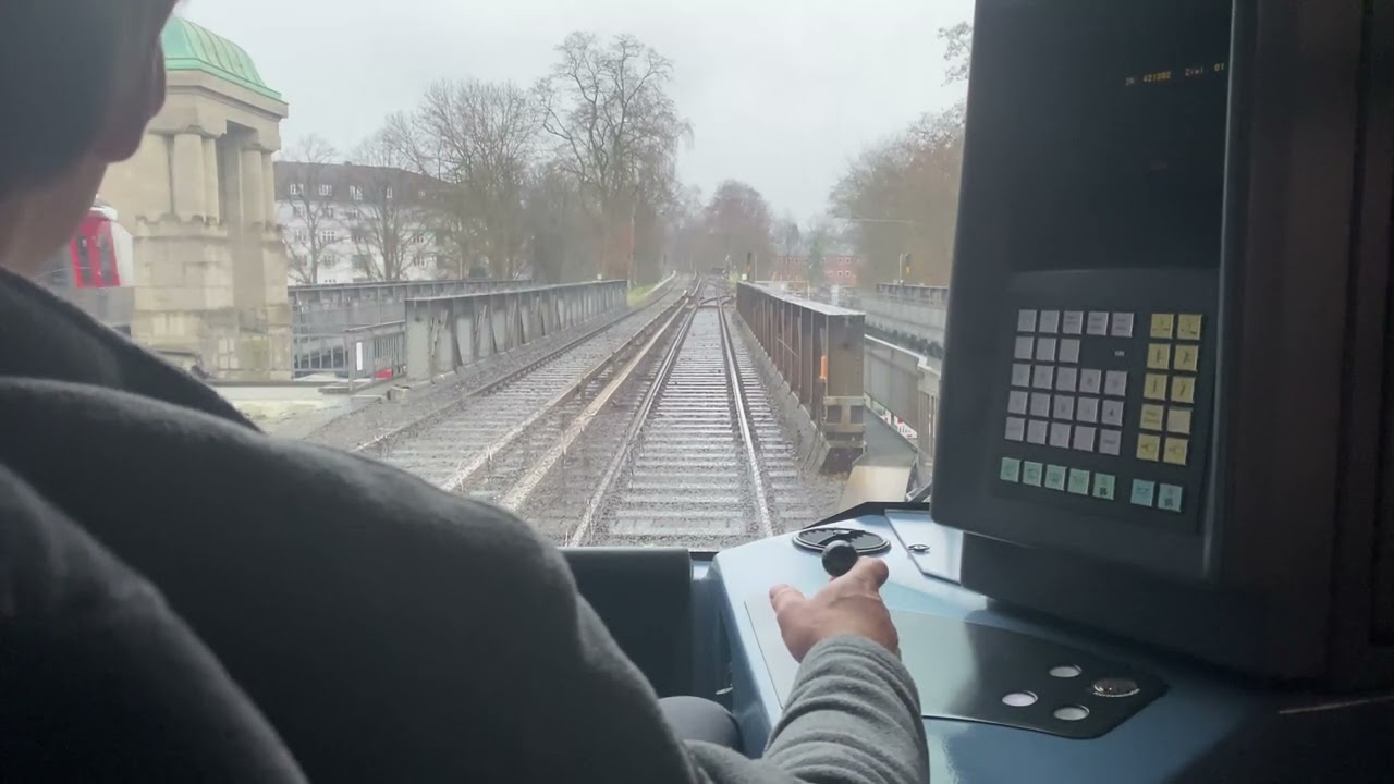 U-Bahn Hamburg - Führerstandsmitfahrt auf der U1 von Meßberg bis Norderstedt Mitte im DT4.1
