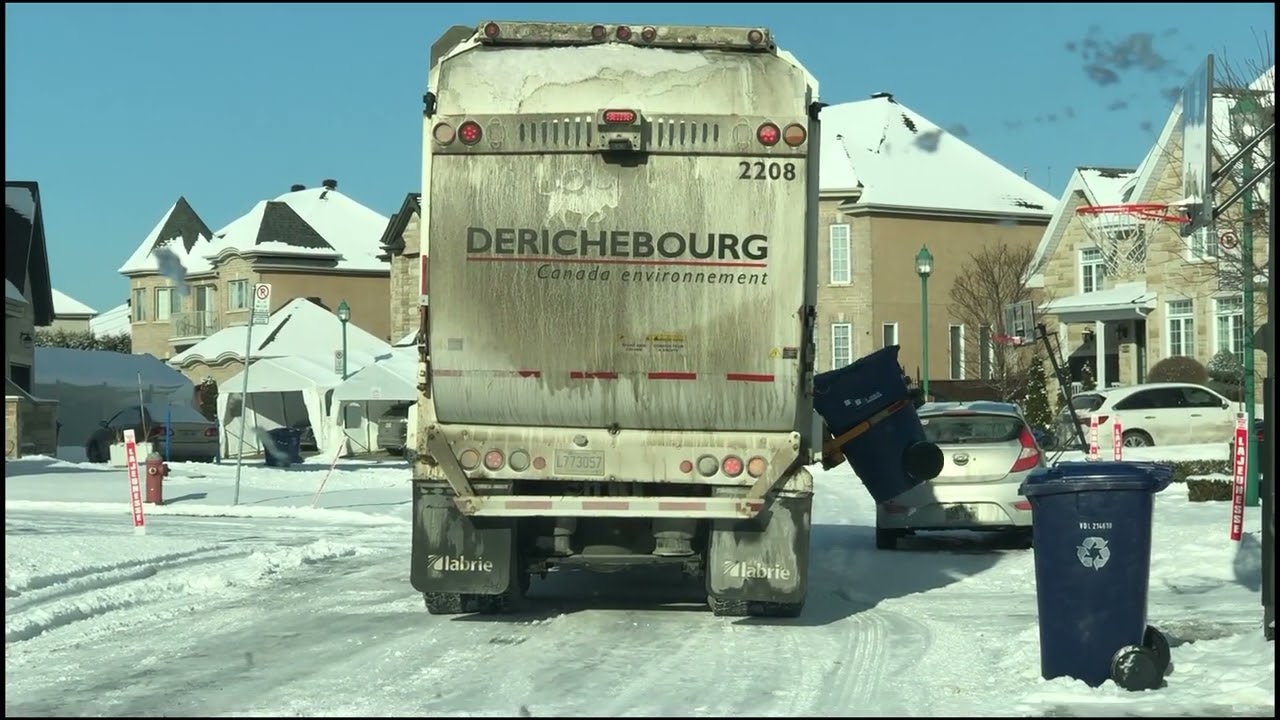 Derichebourg Freightliner 108SD Labrie Expert 2000 recycling truck in action