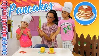 PANCAKES en la Casa de Cartón! 😋 Panceke Pile Up en SUPERDivertilandia! screenshot 2