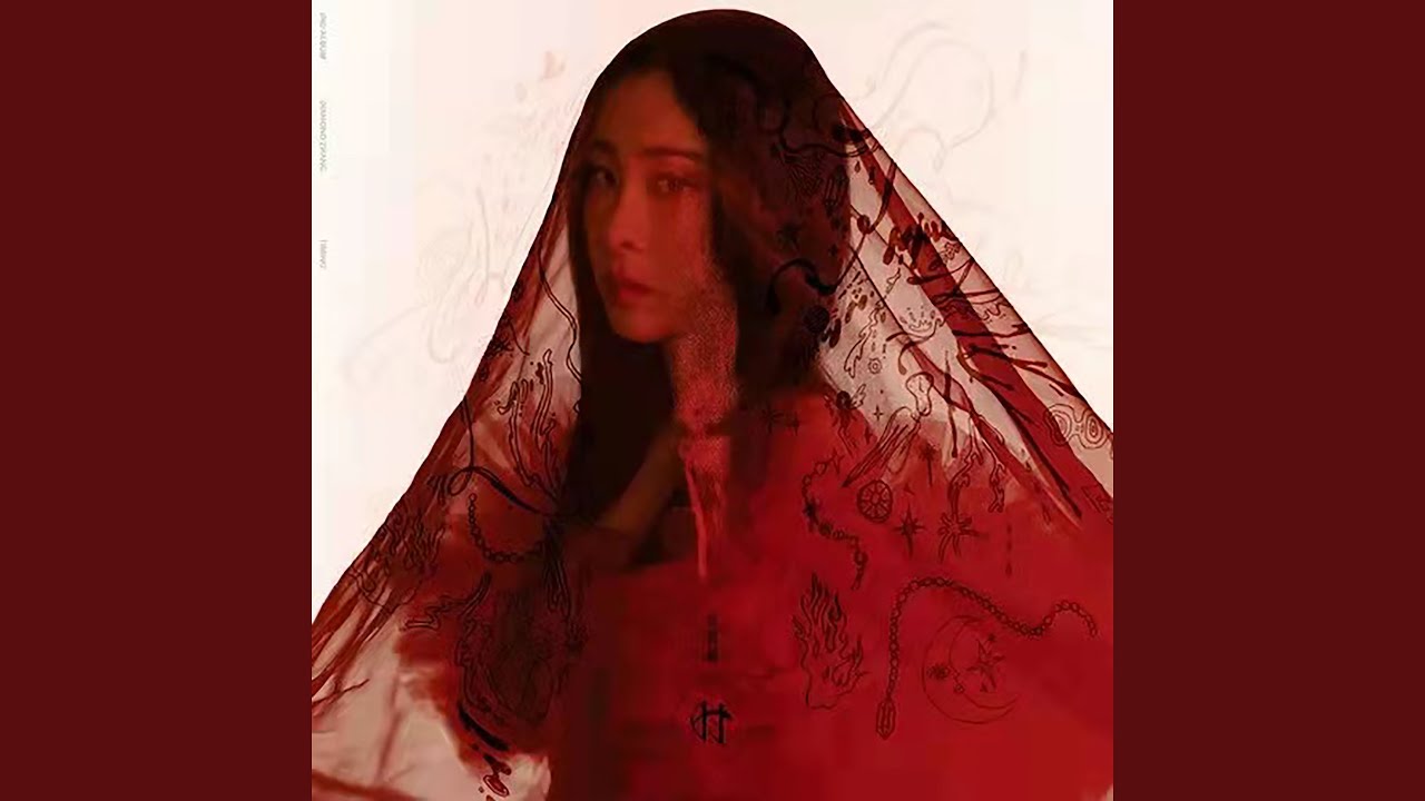 隐隐作秀