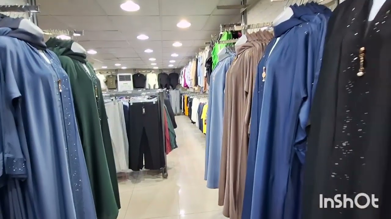 جولتي في سوق العتيبية 🛍️ أنا ومتابعتي 🤍 عبايات فراشة أنيقة وجداً رائعة 👗✨ بأسعار مناسبة 💸