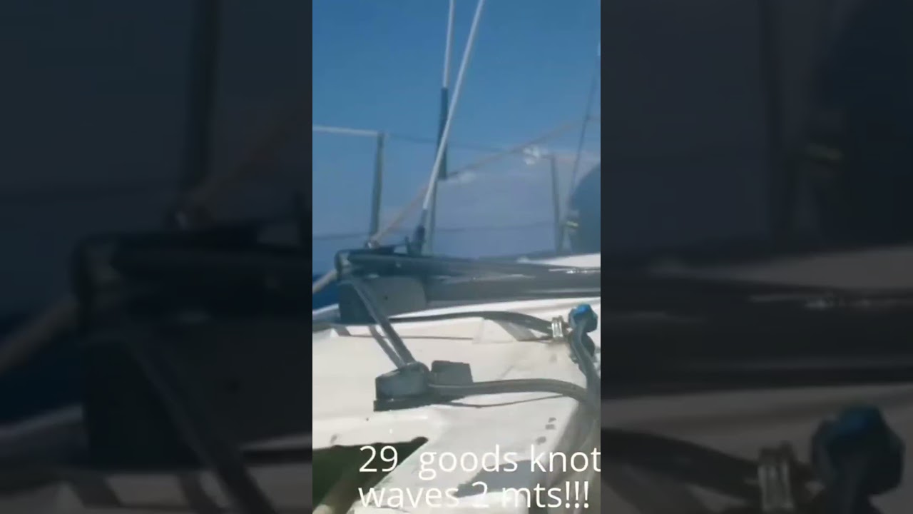 Bocche di Bonifacio in solitario con vento forte e mare formato