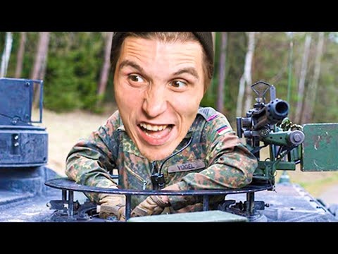 Paluten sitzt im PANZER