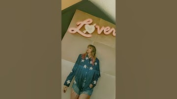 vlogmas day 10: lover cd opening! 🎄🎅🏻⭐️ #shorts #christmas #taylorswift #preppy