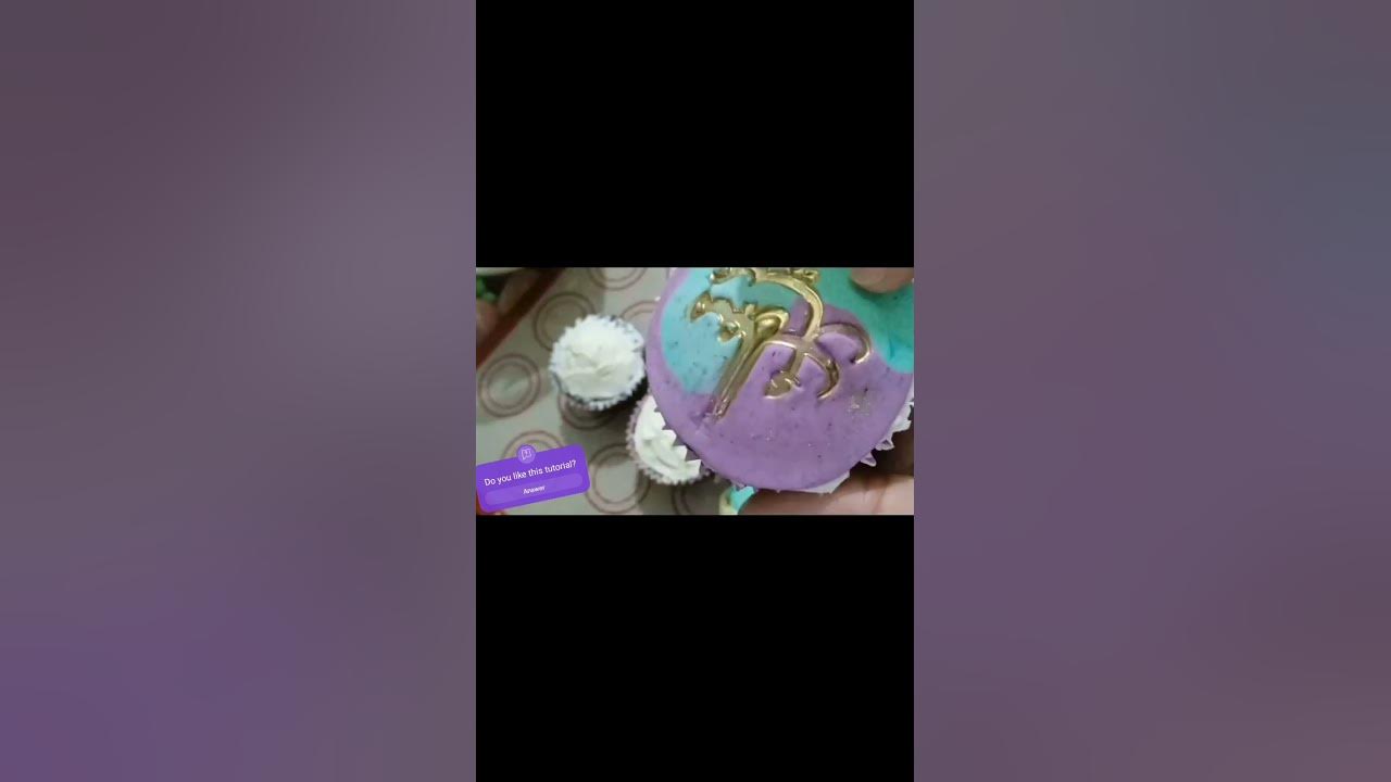 how-to-attach-fondant-toppers-to-cupcakes-baking-cupcakes