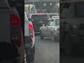 También sin placa y quien lo para?