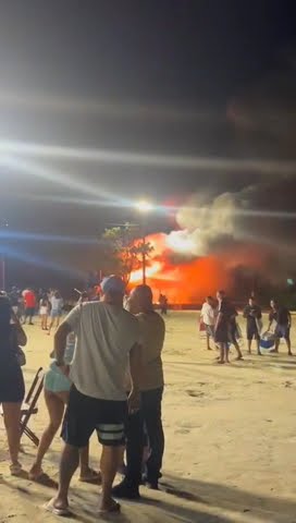 Quiosque pega fogo e mobiliza Corpo de Bombeiros em Ubatuba no Litoral Norte de SP