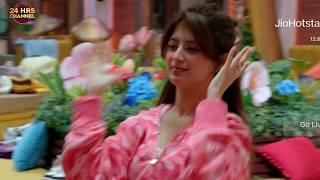 Details Arishfa Khan acts like Jadoo the ghost in front of Qazi Touqeer, Qazi laughs at Yung's hoodie News