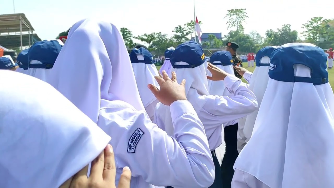 Kegiatan Upacara Kemerdekaan HUT RI ke 77 - SMP Negeri 3 Larangan