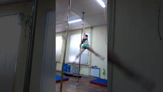 Тренировка Pole dance. Виктория Цыбульская. (попытка одолеть трюк \