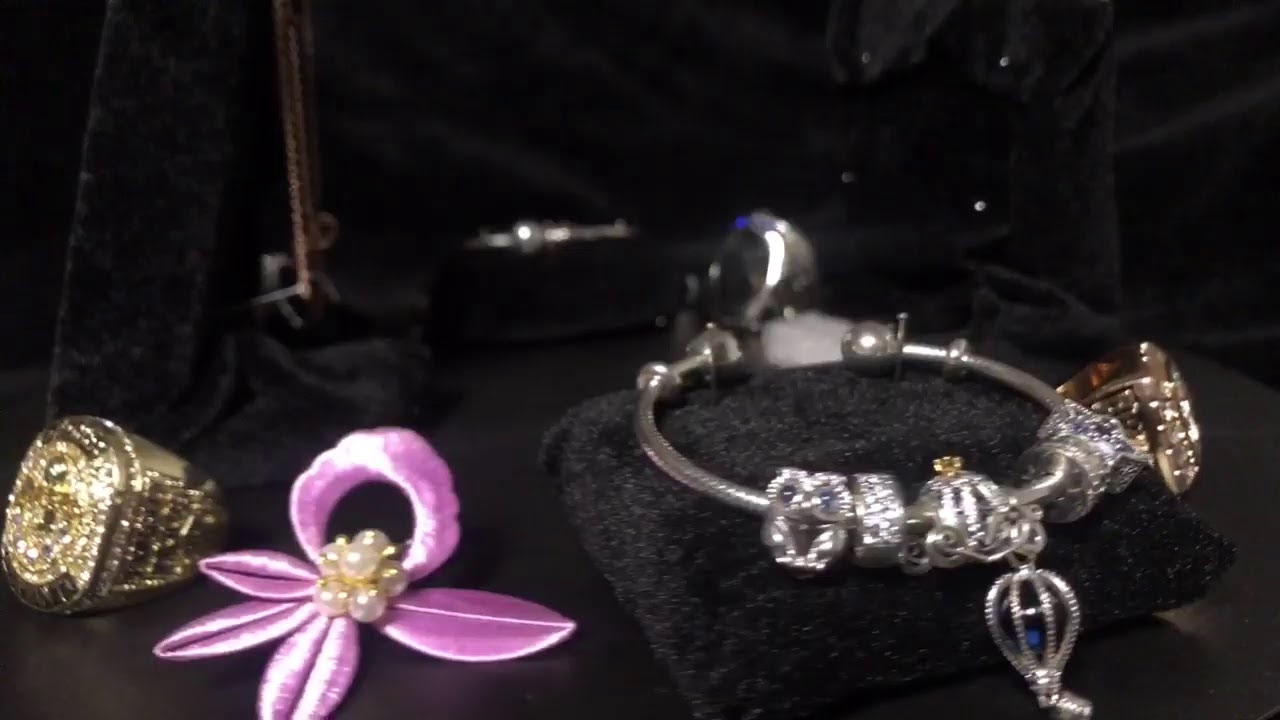 All kinds of fashionable jewelry ring necklace Fans collection Reprint