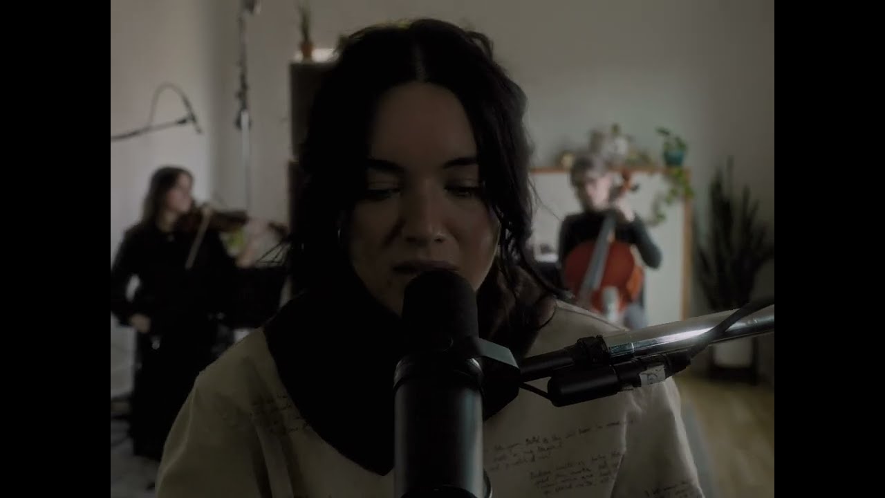 Amelia McLean – Harmless feat. Fox Den Strings (Live) - YouTube