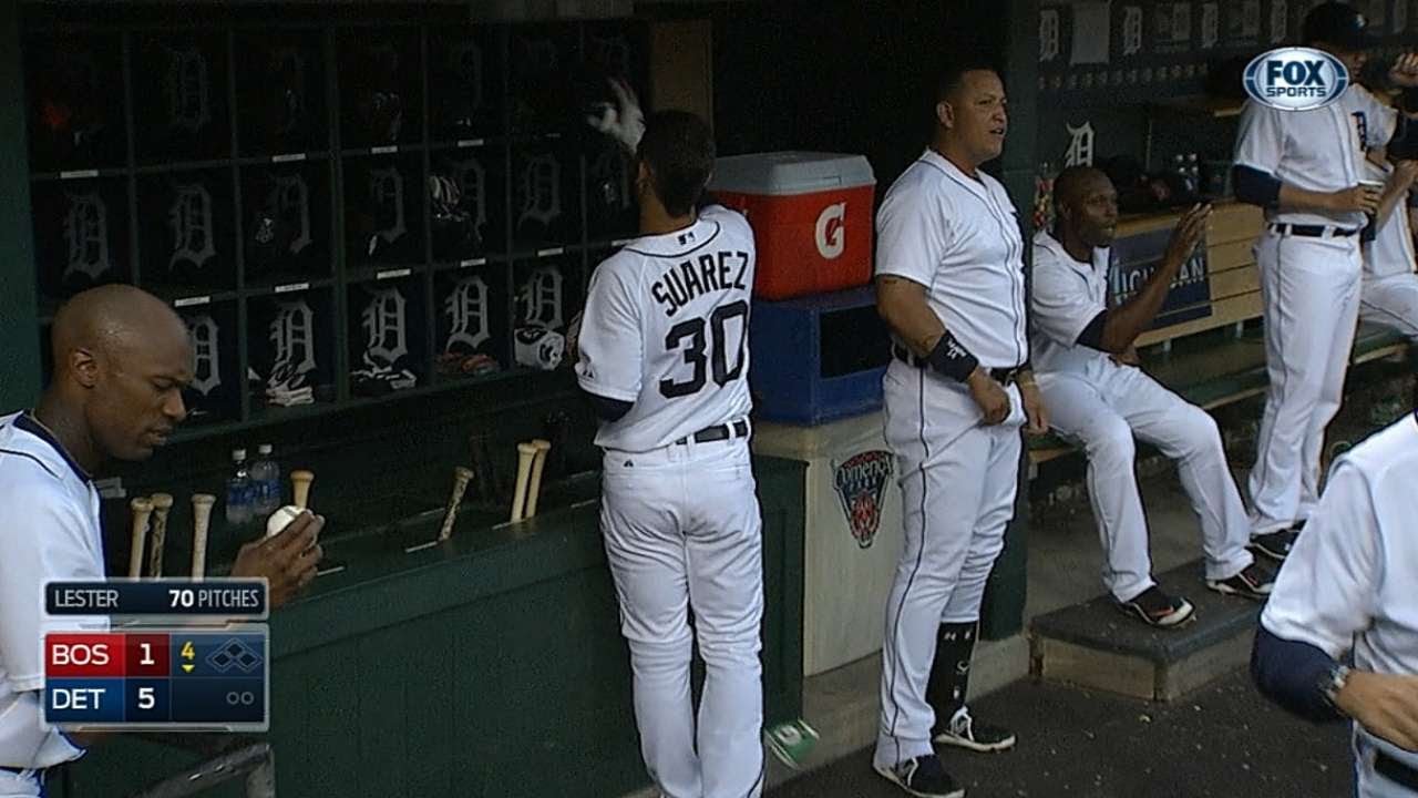 Suarez launches solo homer for first MLB hit