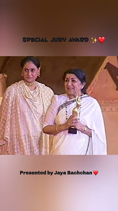 Lata Mangeshkar receiving Filmfare special jury award |Lata Mangeshkar awards #latamangeshkar #viral