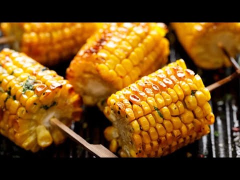 Video: Ska jag hälla majs innan jag grillar?
