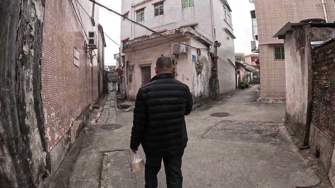 珠海最真實的城中村：一邊是高樓大廈，一邊是百年青磚老屋，這條青石板路見證了多少繁華？