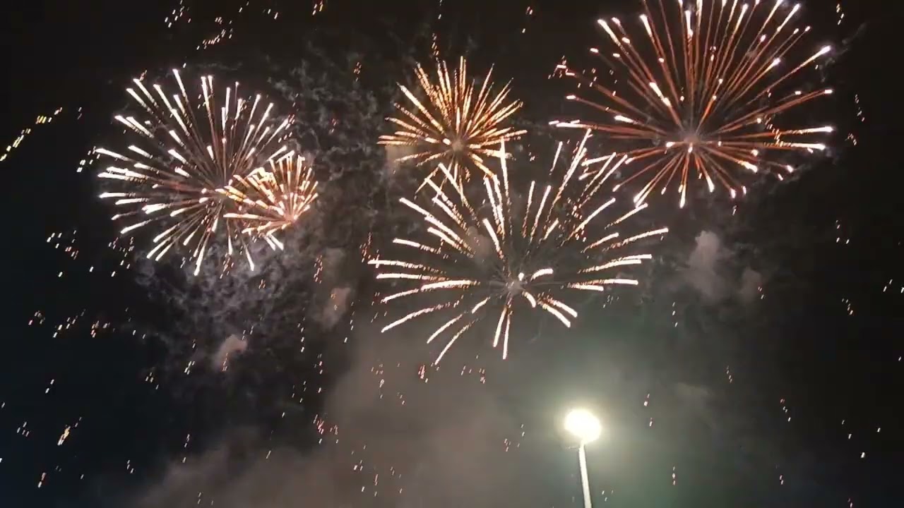 Bắn pháo hoa Vin mùng 5 tết 2026