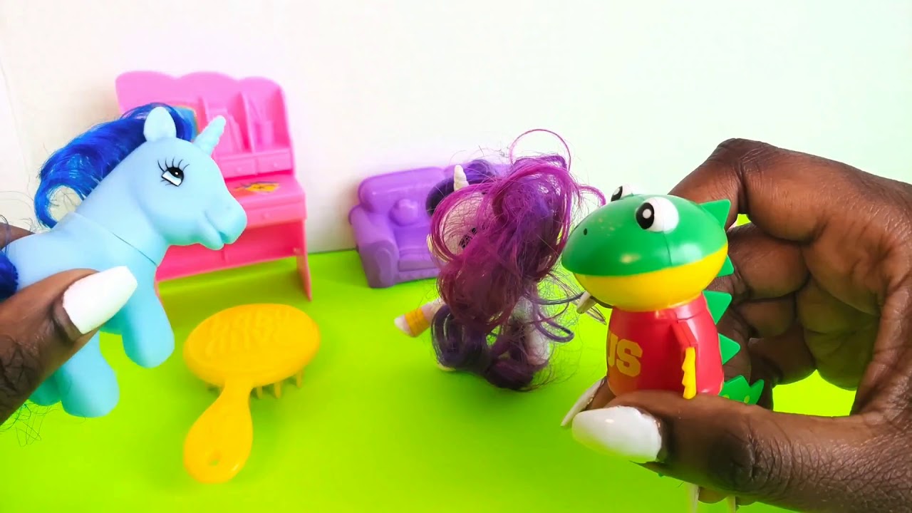 Ryan Toys Review Gus teaches My Little Pony how to share - YouTube