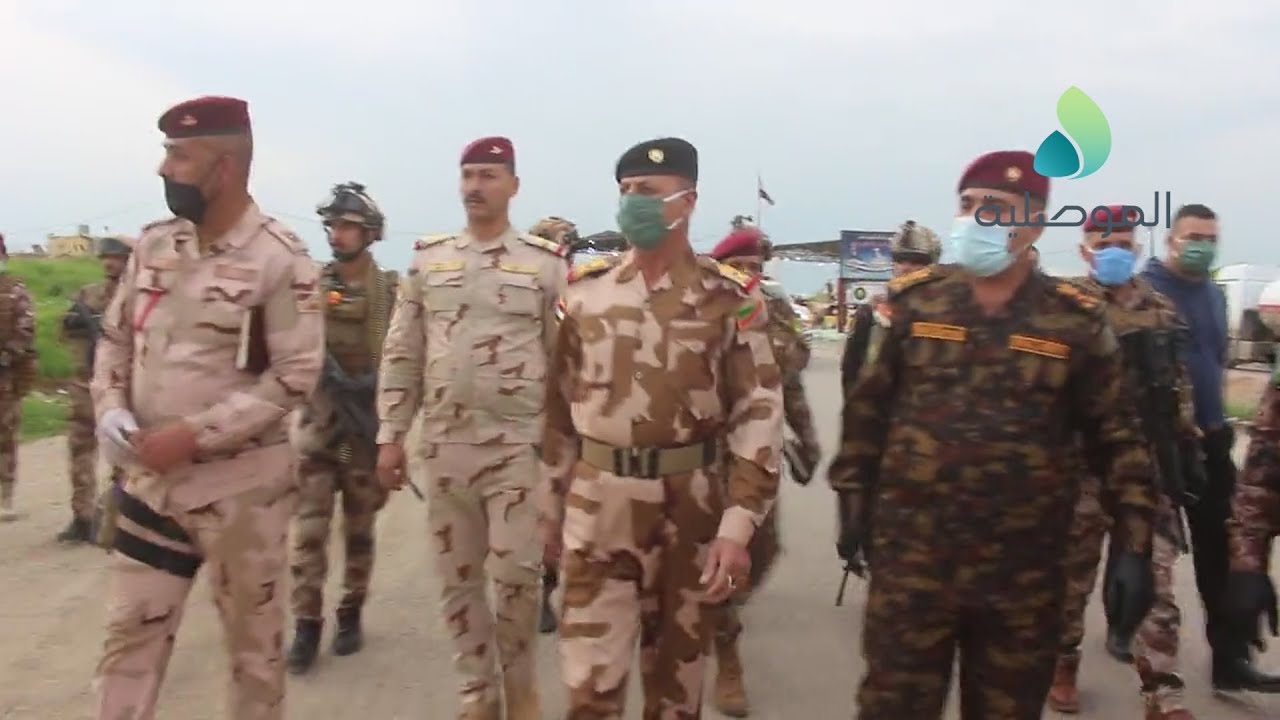 نائب قائد عمليات نينوى يزور سيطرة الشهيد سبهان ويوجه بتسهيل دخول عجلات الوقود والمواد الغذائية