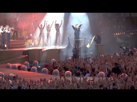 Robbie Williams, LET ME ENTERTAIN YOU (Live at Letzigrund Stadion, Zürich) () Robbie Williams, LET ME ENTERTAIN YOU (Live at Letzigrund Stadion, Zürich) ()